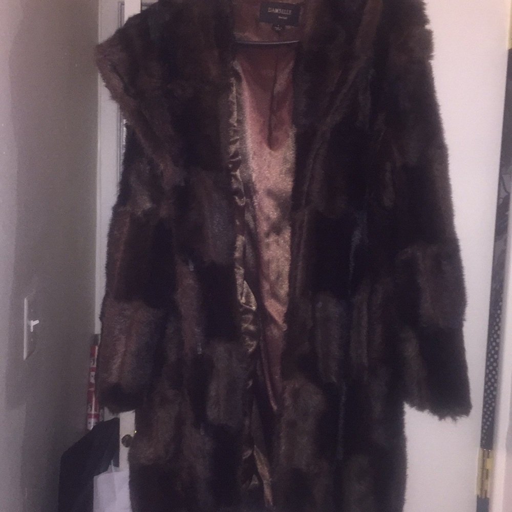 Pre owned very warm Women’s coat with hood size large.